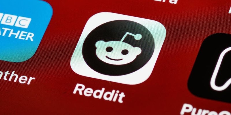 Reddit udzieli dostępu do swoich treści „pewnej dużej firmie zajmującej się AI”