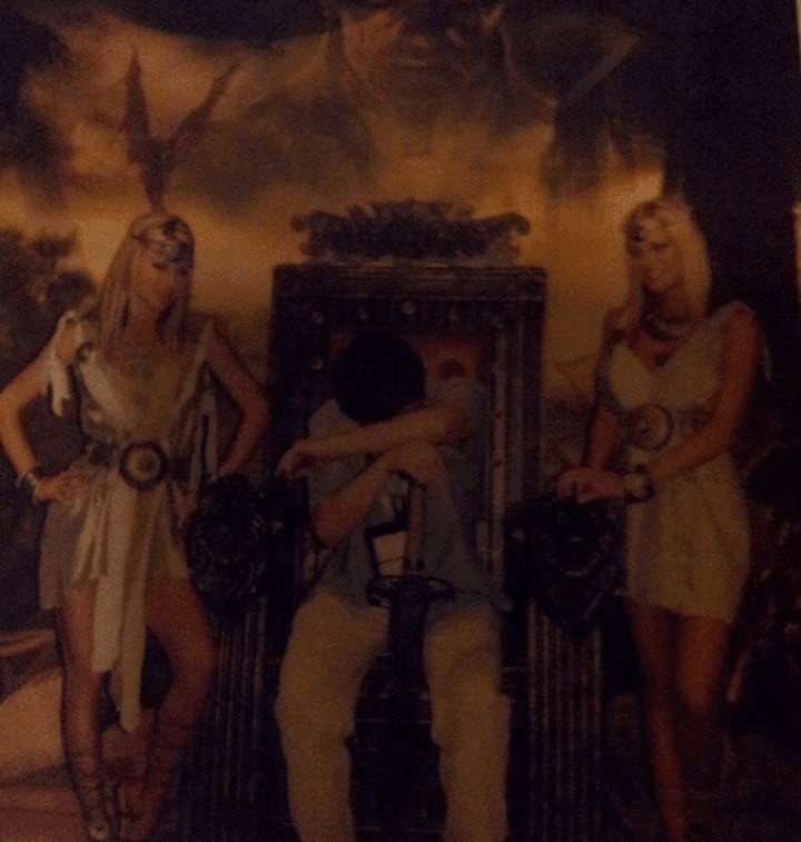 Tomek Kreczmar na E3 podczas prezentacji gry o Conanie.